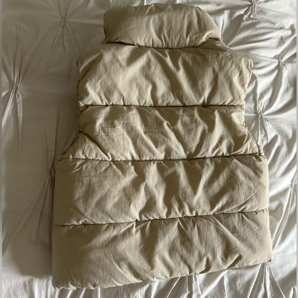 NEW Gap Big Puff Cropped Vest in Moonstone Beige - Picture 5 of 5